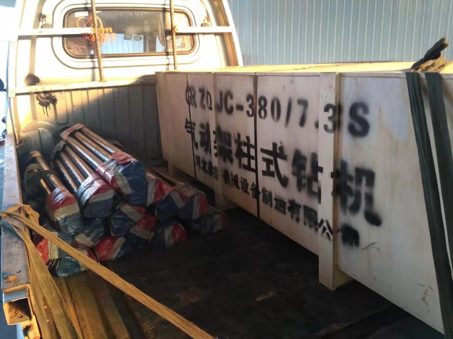 小型氣動架柱式鉆機又訂貨，好用耐用。