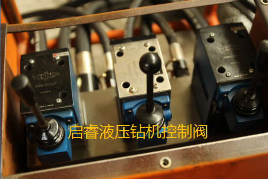 架柱式液壓回轉(zhuǎn)鉆機：聽著復(fù)雜，用著簡單